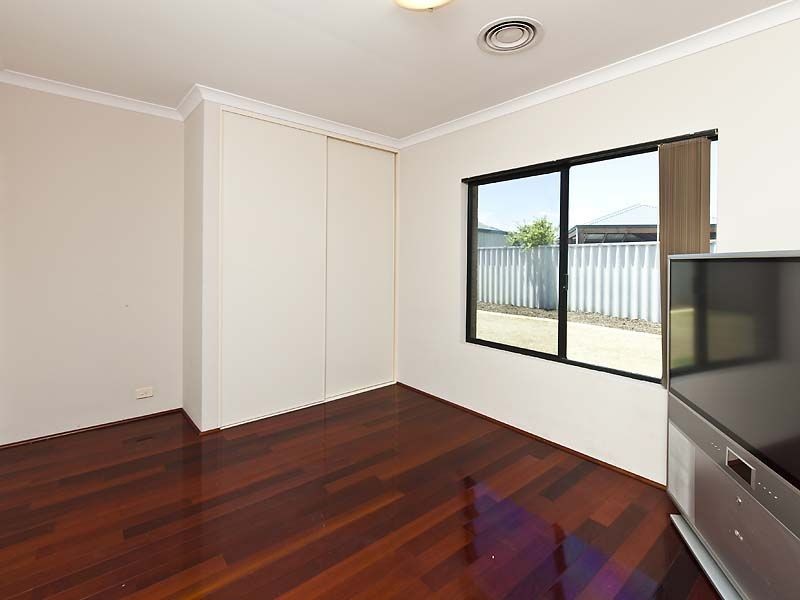 77 Hawker Street, Shoalwater WA 6169