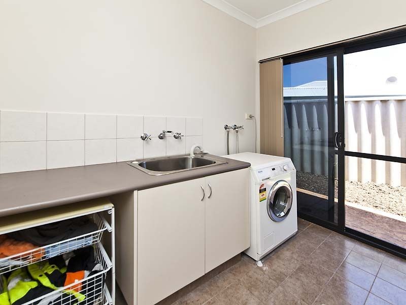 77 Hawker Street, Shoalwater WA 6169