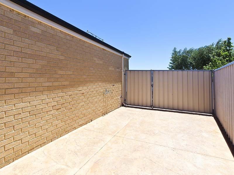 77 Hawker Street, Shoalwater WA 6169