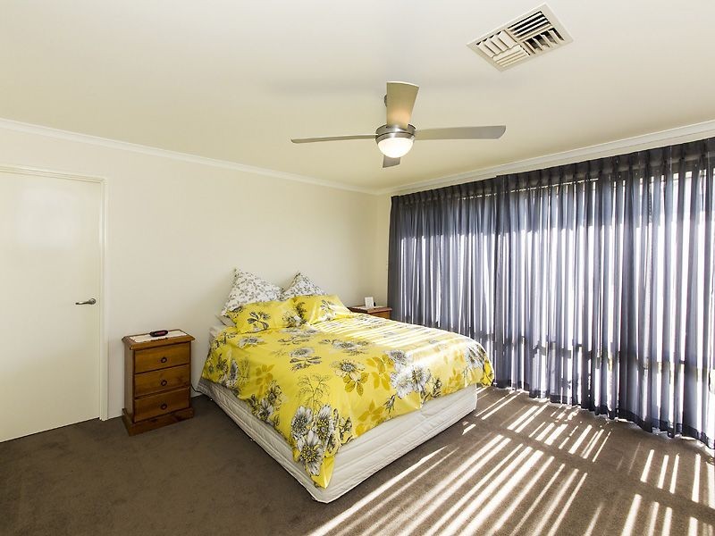 28 Athens Entrance, Port Kennedy WA 6172