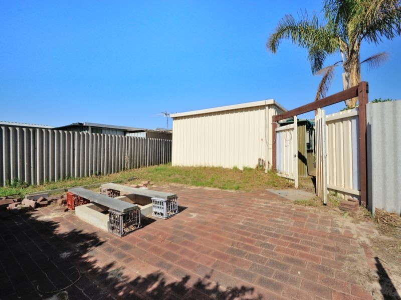 20 Kurrawa Street, Hillman WA 6168