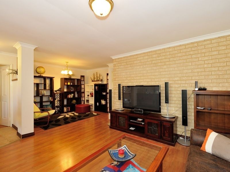 4 Latania Grove, Warnbro WA 6169