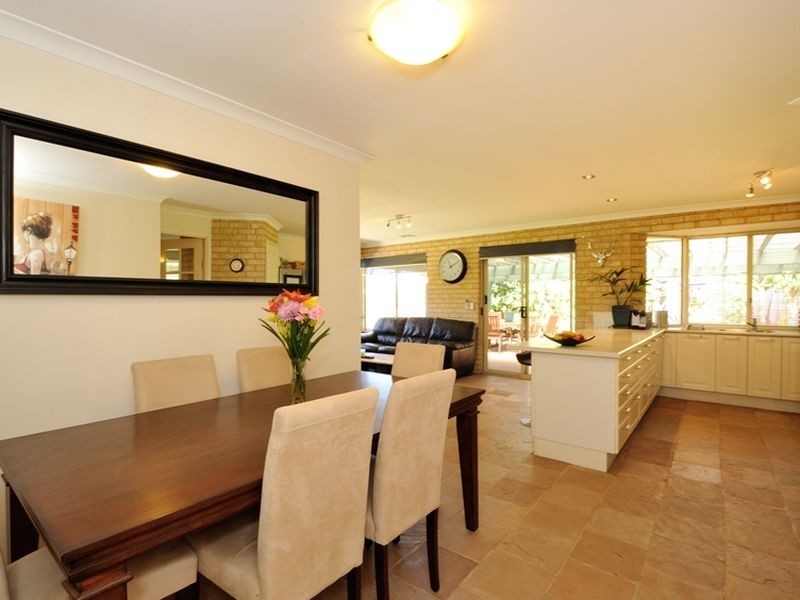 4 Latania Grove, Warnbro WA 6169