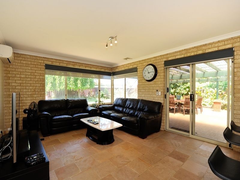 4 Latania Grove, Warnbro WA 6169