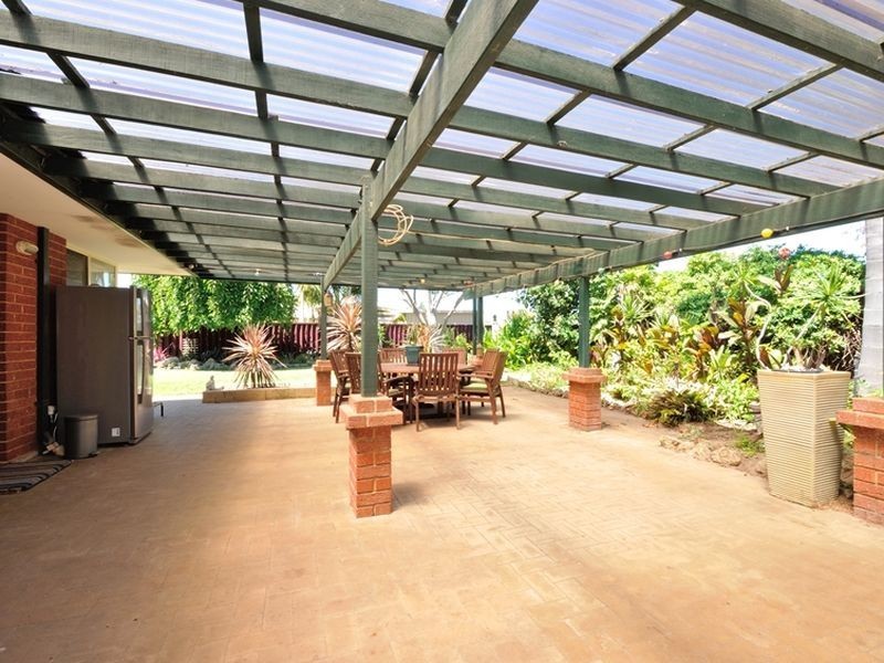 4 Latania Grove, Warnbro WA 6169
