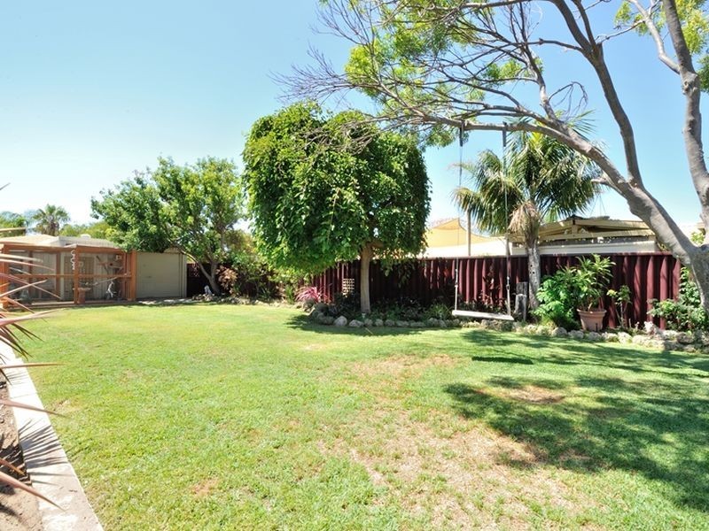 4 Latania Grove, Warnbro WA 6169