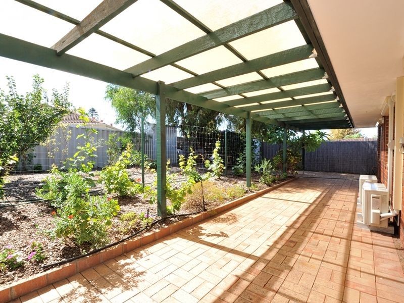 17 Elanora Drive, Cooloongup WA 6168