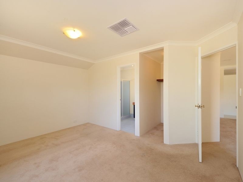 11 Moorburg Loop, Port Kennedy WA 6172
