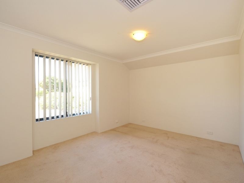 11 Moorburg Loop, Port Kennedy WA 6172