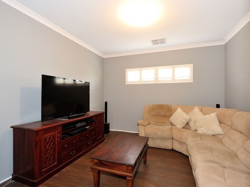 12 Rocky Road, Wandi WA 6167