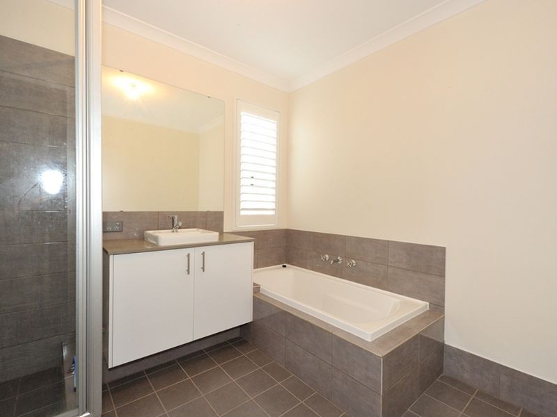 12 Rocky Road, Wandi WA 6167