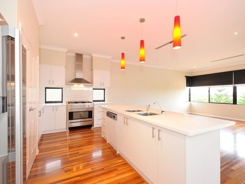 18 Blackshear Green, Secret Harbour WA 6173