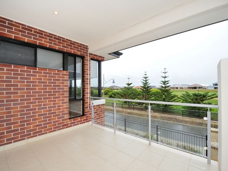 18 Blackshear Green, Secret Harbour WA 6173