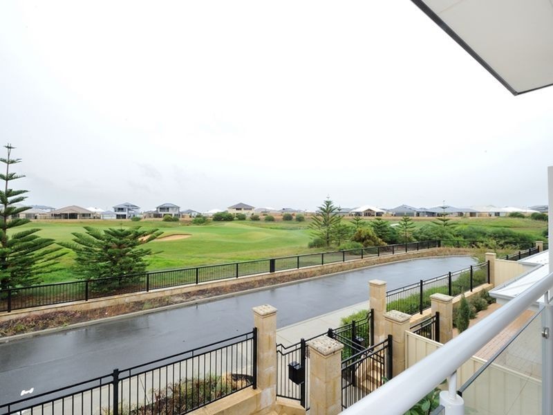 18 Blackshear Green, Secret Harbour WA 6173