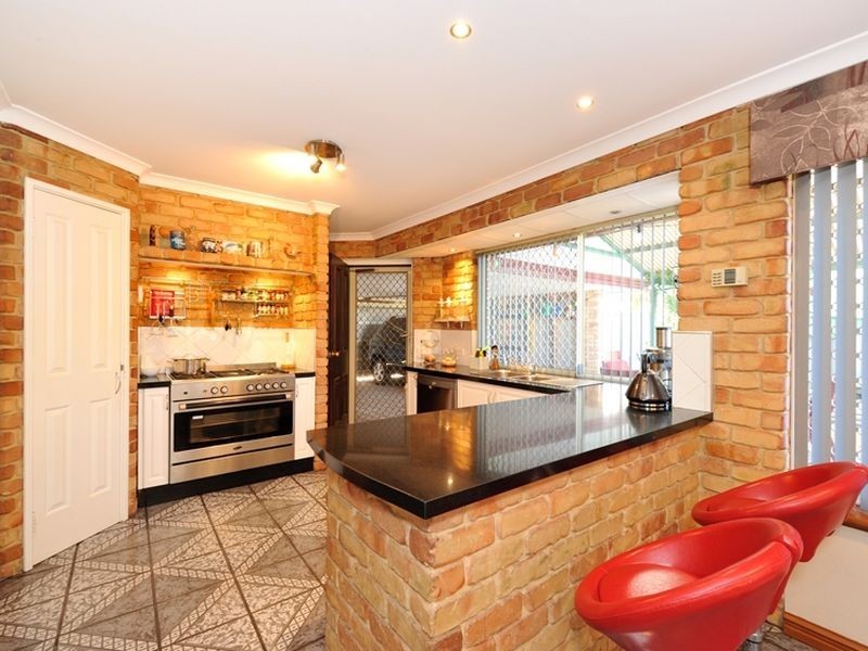 16 Balleroy Place, Port Kennedy WA 6172