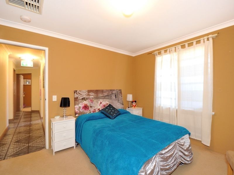 16 Balleroy Place, Port Kennedy WA 6172