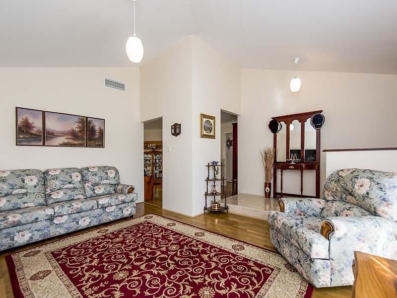 25 Cuthbertson Drive, Cooloongup WA 6168