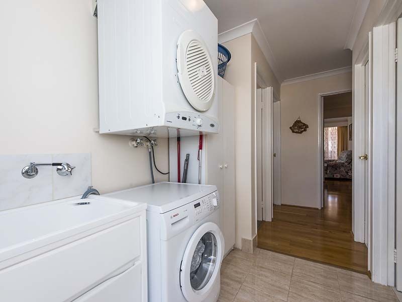 25 Cuthbertson Drive, Cooloongup WA 6168