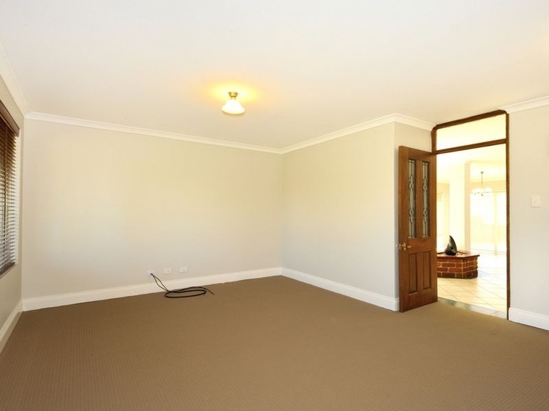 11 St Tropez Court, Port Kennedy WA 6172