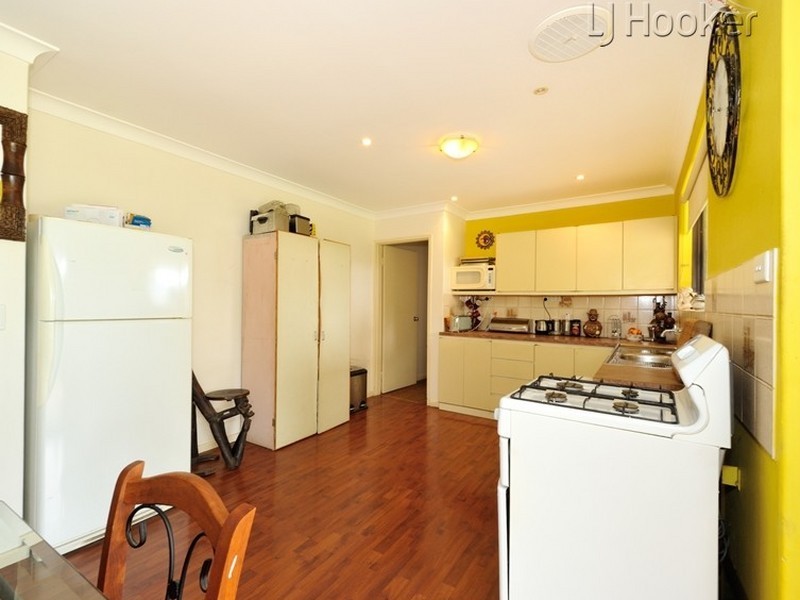 6 Holten Court, Cooloongup WA 6168