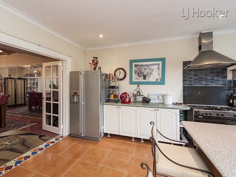 146 Safety Bay Road, Shoalwater WA 6169