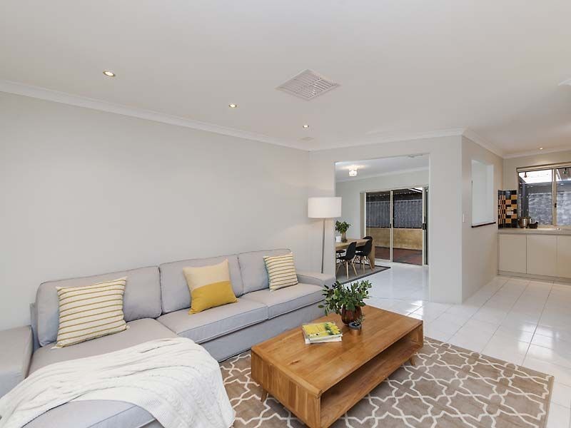 35 Orleans Drive, Port Kennedy WA 6172