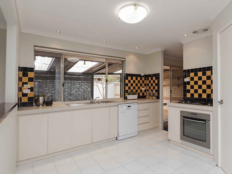 35 Orleans Drive, Port Kennedy WA 6172