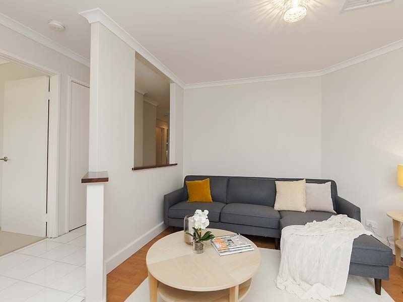 35 Orleans Drive, Port Kennedy WA 6172