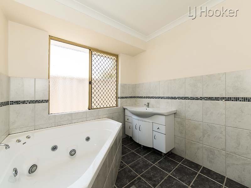 2 Lima Close, Warnbro WA 6169