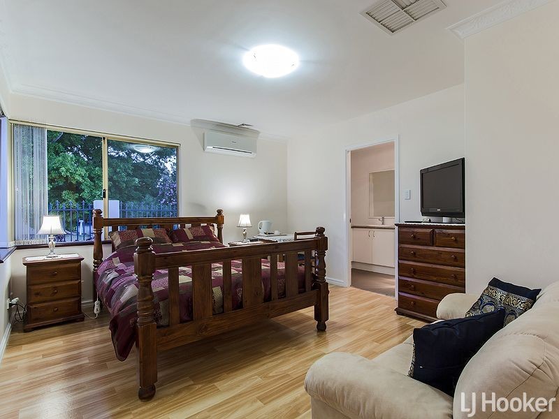 12 Royal Road, Safety Bay WA 6169