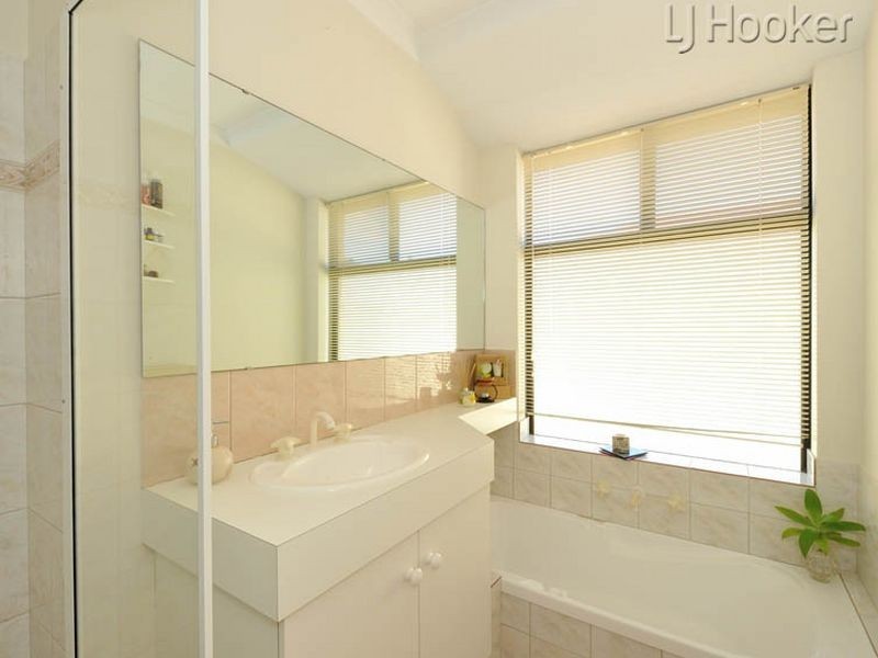 32 Grand Ocean Boulevard, Port Kennedy WA 6172