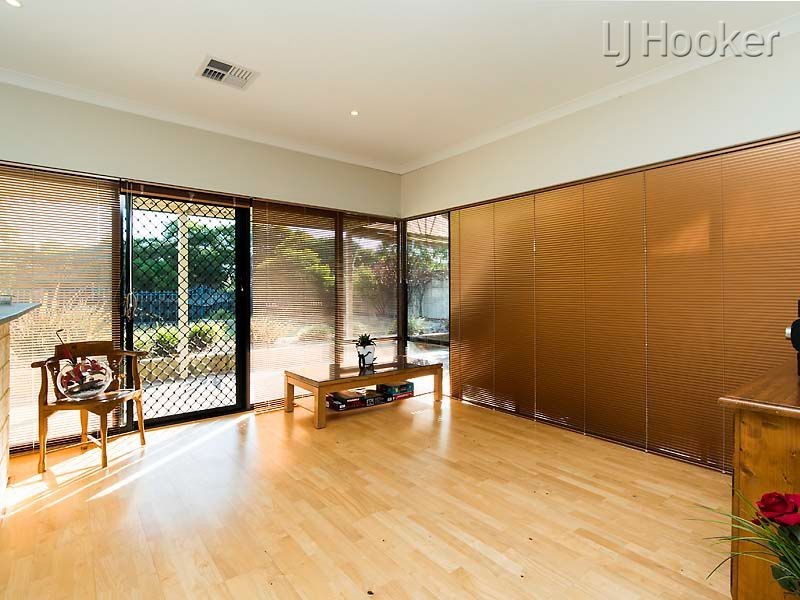 8 Latiano Green, Secret Harbour WA 6173