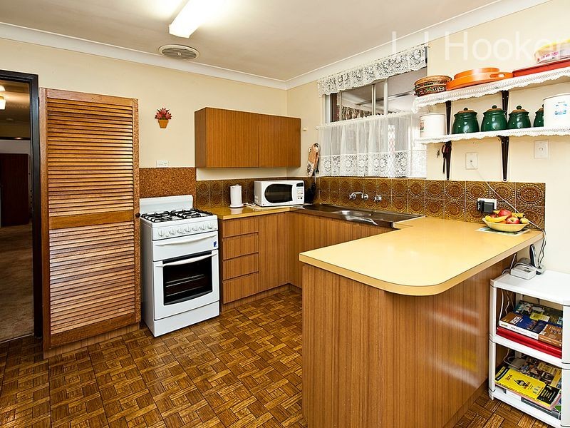 11 Neale Place, Cooloongup WA 6168