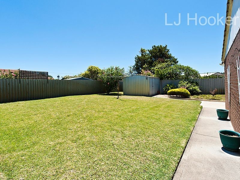 11 Neale Place, Cooloongup WA 6168