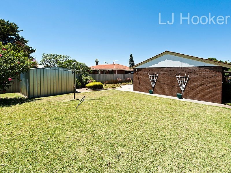 11 Neale Place, Cooloongup WA 6168