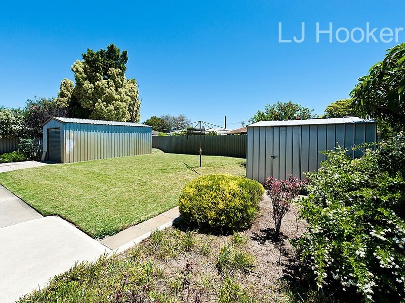 11 Neale Place, Cooloongup WA 6168