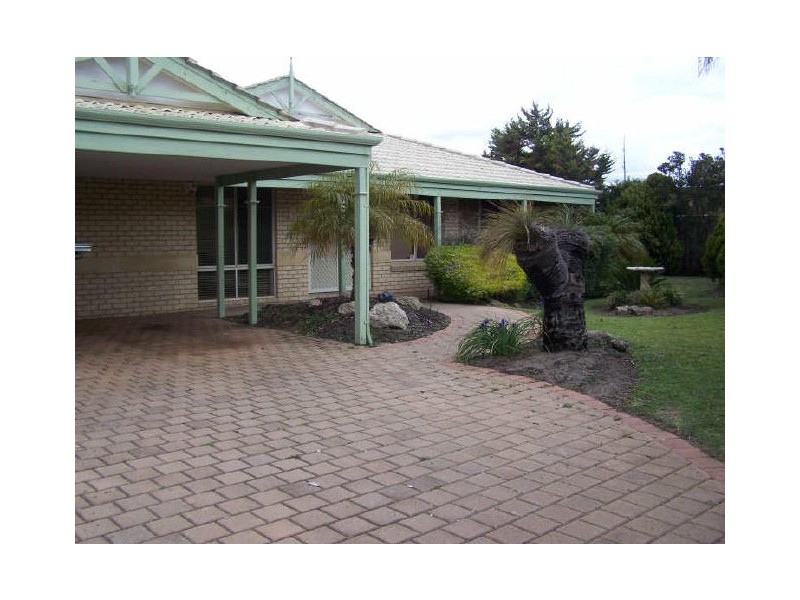 8 Middleton Place, Waikiki WA 6169