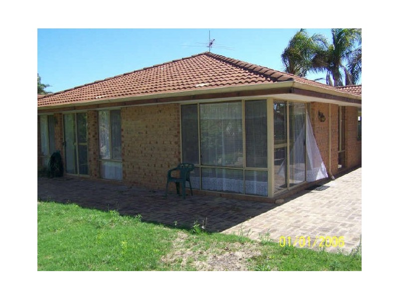 8 Bideford Street, Warnbro WA 6169