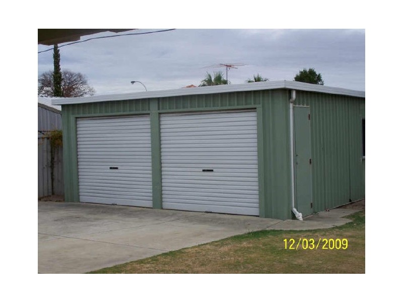 20 Woodbridge Dr, Cooloongup WA 6168