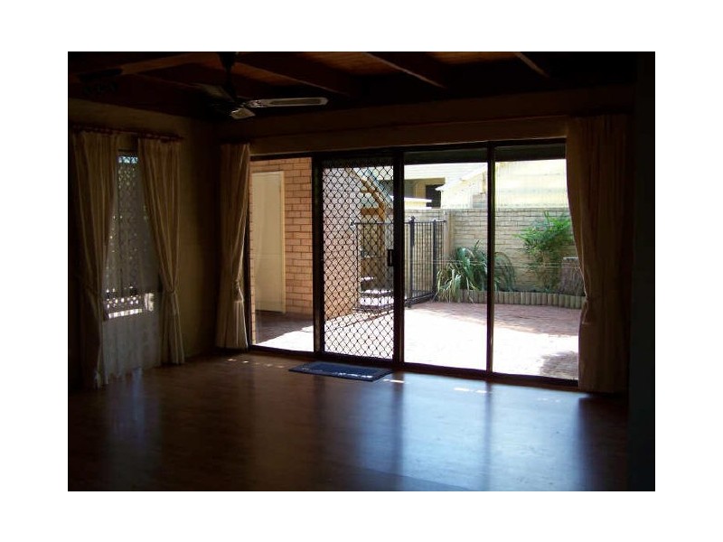 10/14  Vista ave, Rockingham WA 6168