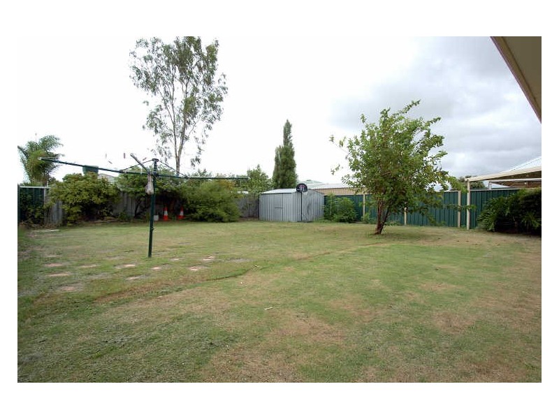 4 Bayonne Gardens, Port Kennedy WA 6172