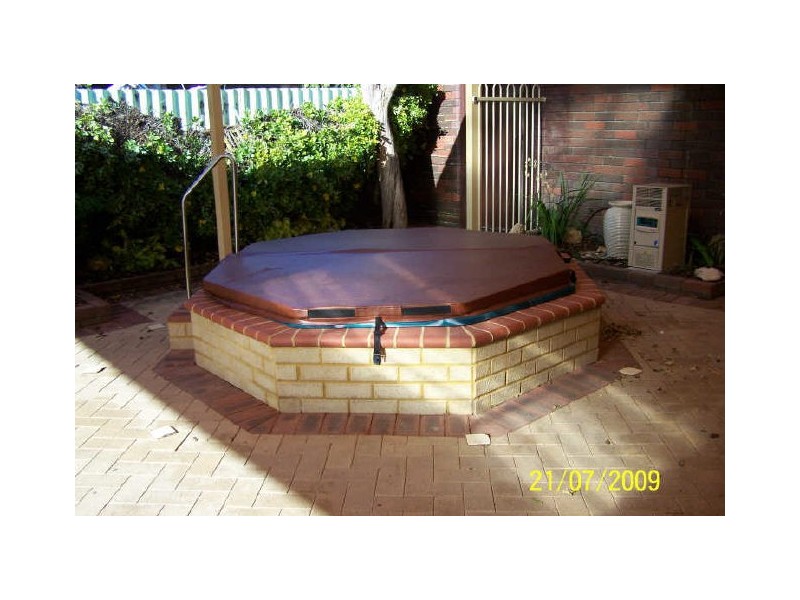 77 Council Avenue, Rockingham WA 6168