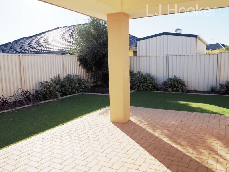 10 Harvest Chase, Madora Bay WA 6210