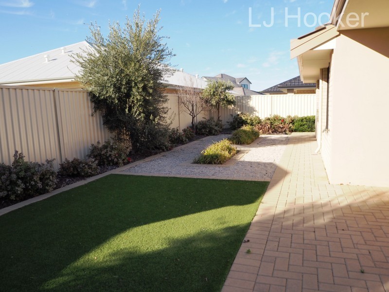 10 Harvest Chase, Madora Bay WA 6210