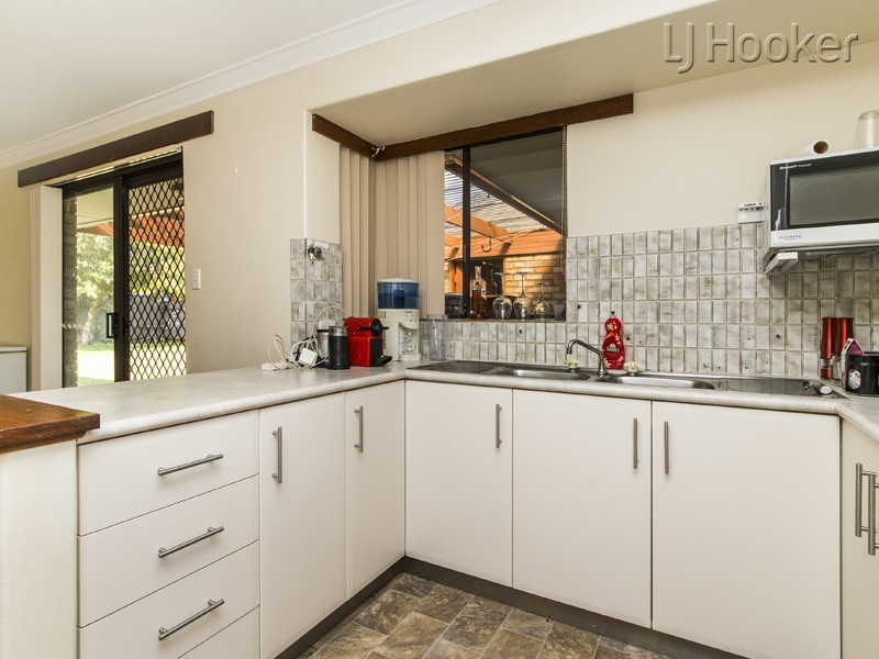 8 Dargin Way, Rockingham WA 6168