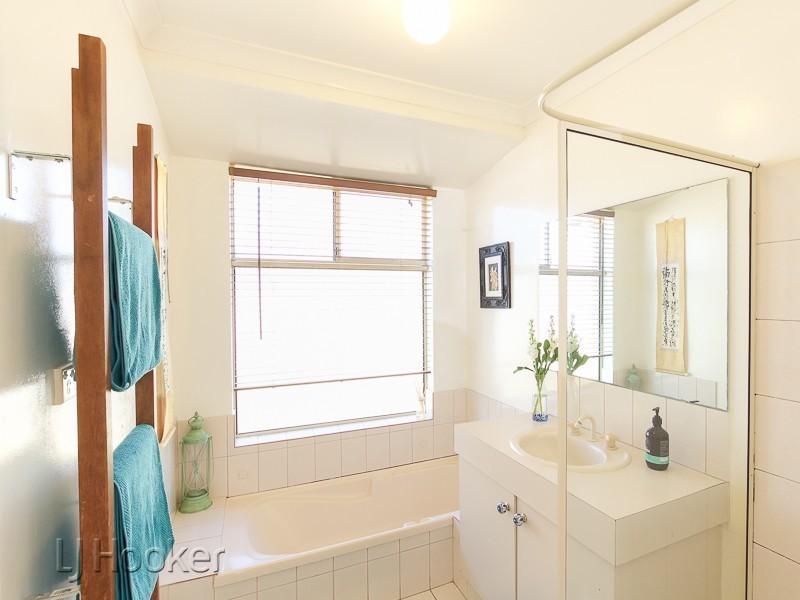 6 Dundee Close, Warnbro WA 6169