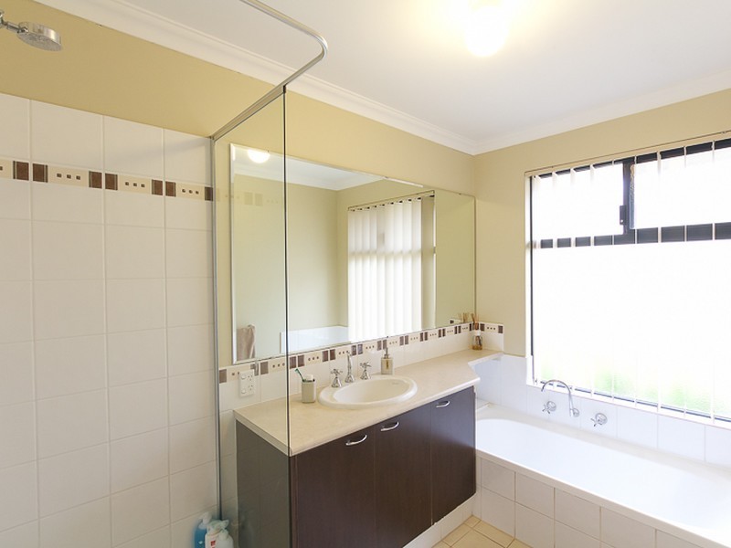 4 Champlain Road, Secret Harbour WA 6173