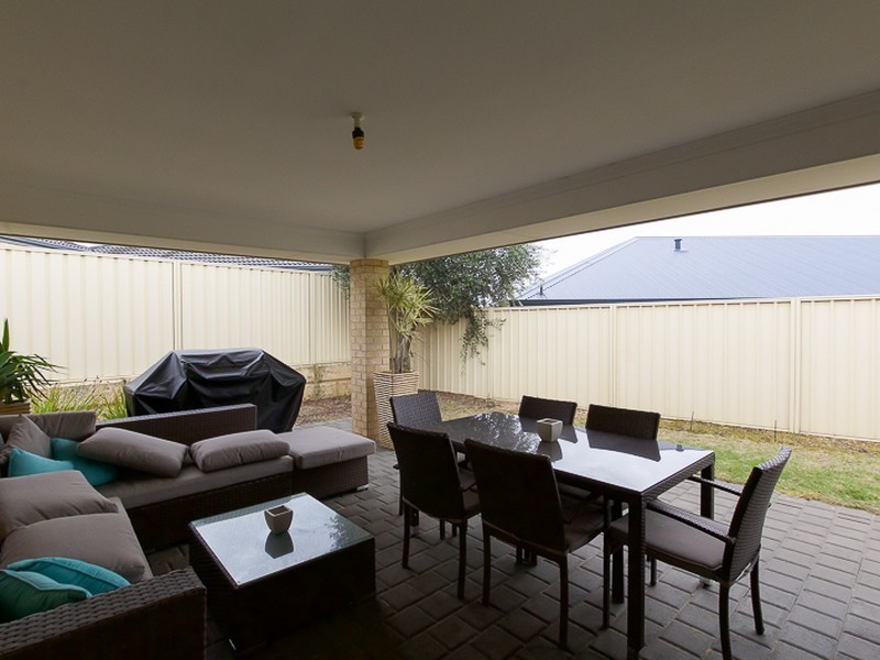 4 Champlain Road, Secret Harbour WA 6173