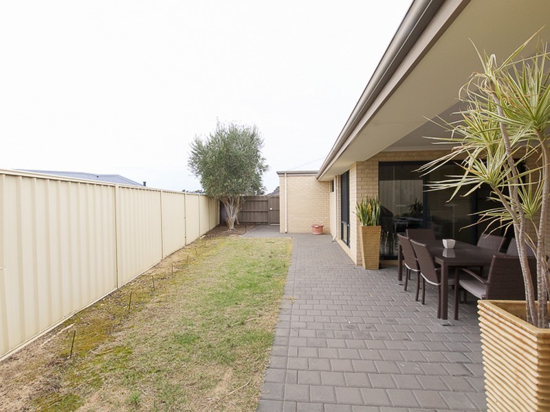 4 Champlain Road, Secret Harbour WA 6173