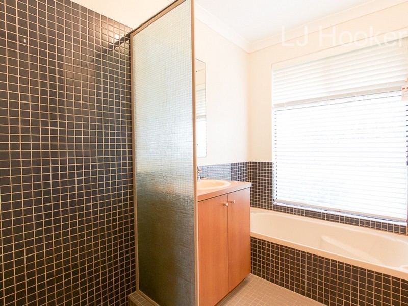 9 Montmartre Green, Port Kennedy WA 6172